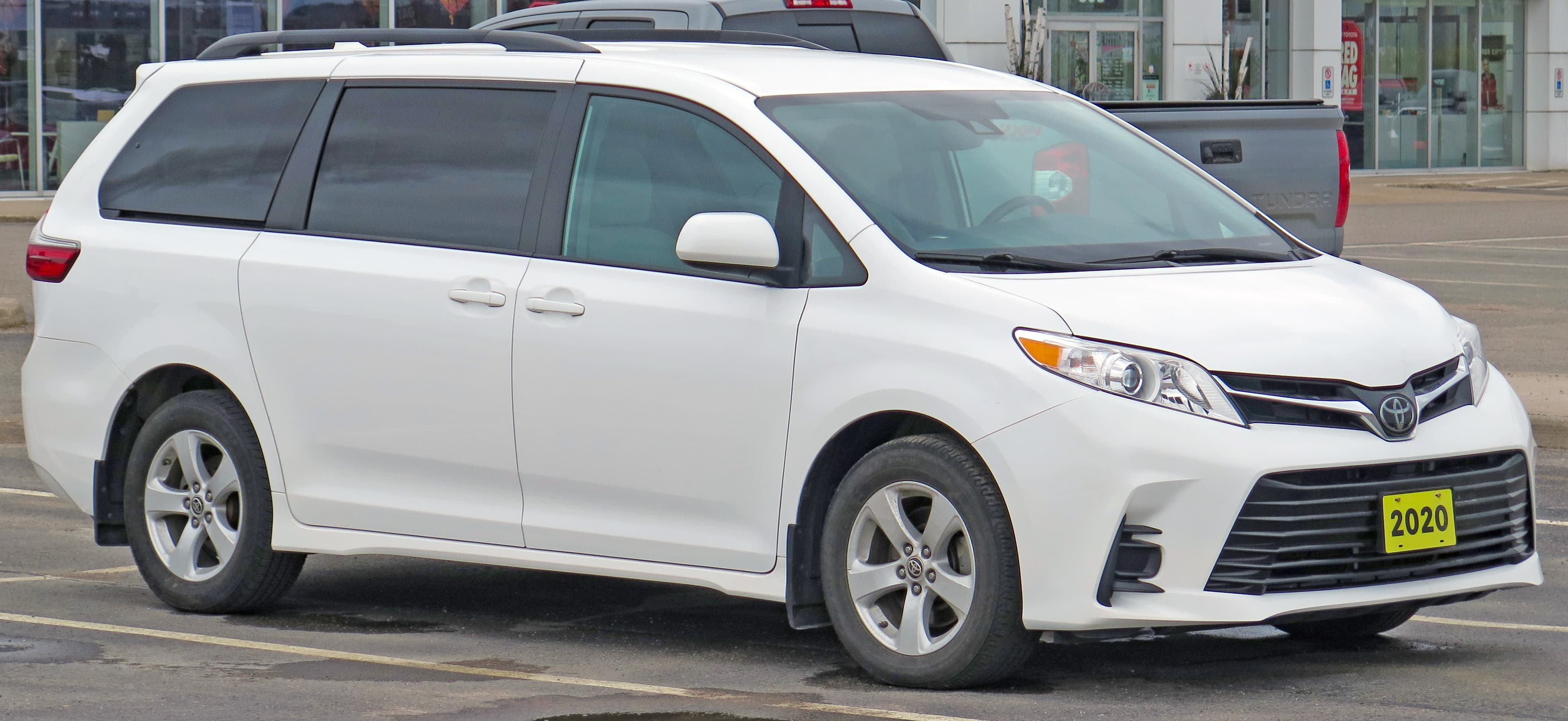2020 Toyota Sienna LE White